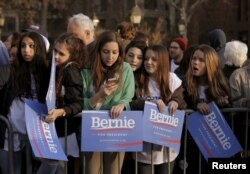 Supporters gather at a campaign rally for Democratic presidential candidate Bernie Sanders in Washington Square Park in the Greenwich Village neighborhood of New York, April 13, 2016.