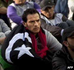 Liviya sharqida Qaddafiy kuchlari, muxolifat olishmoqda