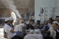 Ishsizlik keng tarqalgan. Janubda avvalgidek savdo-sotiq, bozor va tirikchilik uchun imkoniyatlar yo'q.