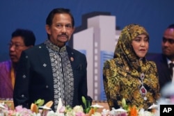 Raja Brunei Darussalam Sultan Hassanal Bolkiah dan istrinya Ratu Saleha