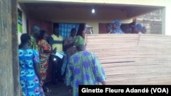 Opération de fermeture des cliniques privées n'ayant pas une base légale, au Bénin, le 24 septembre 2018. (VOA/Ginette Fleure Adandé)