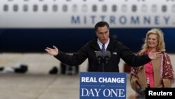 U.S. Republican presidential nominee Mitt Romney and his wife Ann arrive at a campaign rally in Newington, New Hampshire, November 3, 2012.
