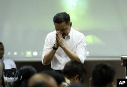 Pendiri dan pemilik Lion Air, Rusdi Kirana, di hadapan para kerabat korban kecelakaan pesawat Lion Air, dalam konferensi pers di Jakarta, Senin, 5 November 2018.