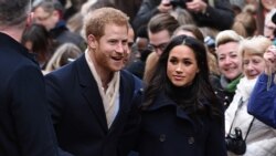 Princ Hari i Megan Markl u Kensingtonu, nakon što su objavili svoju veridbu.