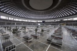 Arhiva - Kovi bolnica na Beogradskom sajmu tokom pripreme, 24. marta 2020. (REUTERS/Marko Đurica)