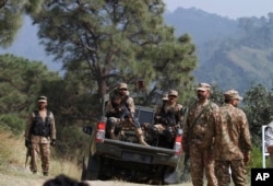 Pakistan army soldiers patrol at a forward area Bagsar post on the Line of Control (LOC), that divides Kashmir between Pakistan and India, in Bhimber, some 166 kilometers (103 miles) from Islamabad, Pakistan, Oct. 1, 2016.