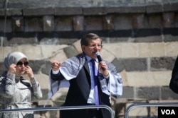 FILE - Turkish PM Davutoglu gave a speech at Diyarbakir after Friday prayers (Photo: Mahmut Bozarslan -VOA)