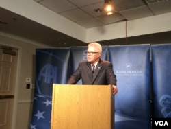 戴维·兰普顿（David Lampton）在约翰·霍普金斯大学应用物理实验室发表美中关系的讲话。(美国之音斯洋拍摄)