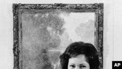 This is the official White House portrait of First Lady Rosalynn Carter in the Vermeil Room, Feb. 18, 1977, Washington, D.C. (AP Photo/White House)