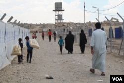 The United Nations says roughly 750,000 people have fled their homes since the Mosul offensive against IS began last October. This photo shows the Hammam Alil camp near Mosul, June 2, 2017. (H.Murdock/VOA)