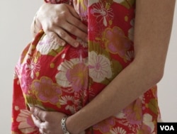 Data pemerintah menyebutkan tujuh persen perempuan usia 15-19 tahun melahirkan anak pertama, sementara 6,3 persen remaja putri hamil pertama pada usia 17-18 tahun dan 23,2 persen hamil pertama pada usia 19-20 tahun. (Foto: Ilustrasi)