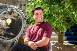 Oscar Isaac, pemeran tokoh William Tell dalam film "The Card Counter" di acara festival film Venice di Italia (Joel C Ryan/Invision/AP)