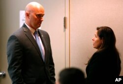Defendant Roy Oliver, a former Balch Springs (Texas) police officer charged with the murder of 15-year-old Jordan Edwards, talks with his wife while the jury deliberates during his trial at the Frank Crowley Courts Building in Dallas, Aug. 27, 2018. Oliver was found guilty Aug. 28.