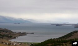 俄罗斯广阔的西伯利亚地区的贝加尔湖是世界上最古老，最深，最大的淡水湖（2008年6月11日）。