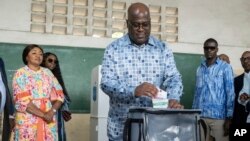 Le chef de l'Etat congolais sortant Félix Tshisekedi en train de voter.