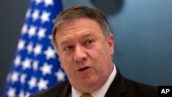 폼페오 장관이 29일 사우디아라비아의 수도 리야드에서 외무장관 회담을 한 뒤 기자회견을 하고 있다.