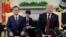 Presiden Donald Trump bersama Presiden Moon Jae-in di Gedung Putih, Washington, D.C., 22 Mei 2018. 