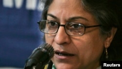 FILE - Human Rights Commission of Pakistan chairwoman, Asma Jahangir, speaks during a news conference in Islamabad, Jan. 25, 2007.