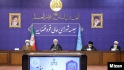 غلامحسین محسنی اژه‌ای، رئیس قوه قضائیه (نفر دوم از چپ) جمهوری اسلامی