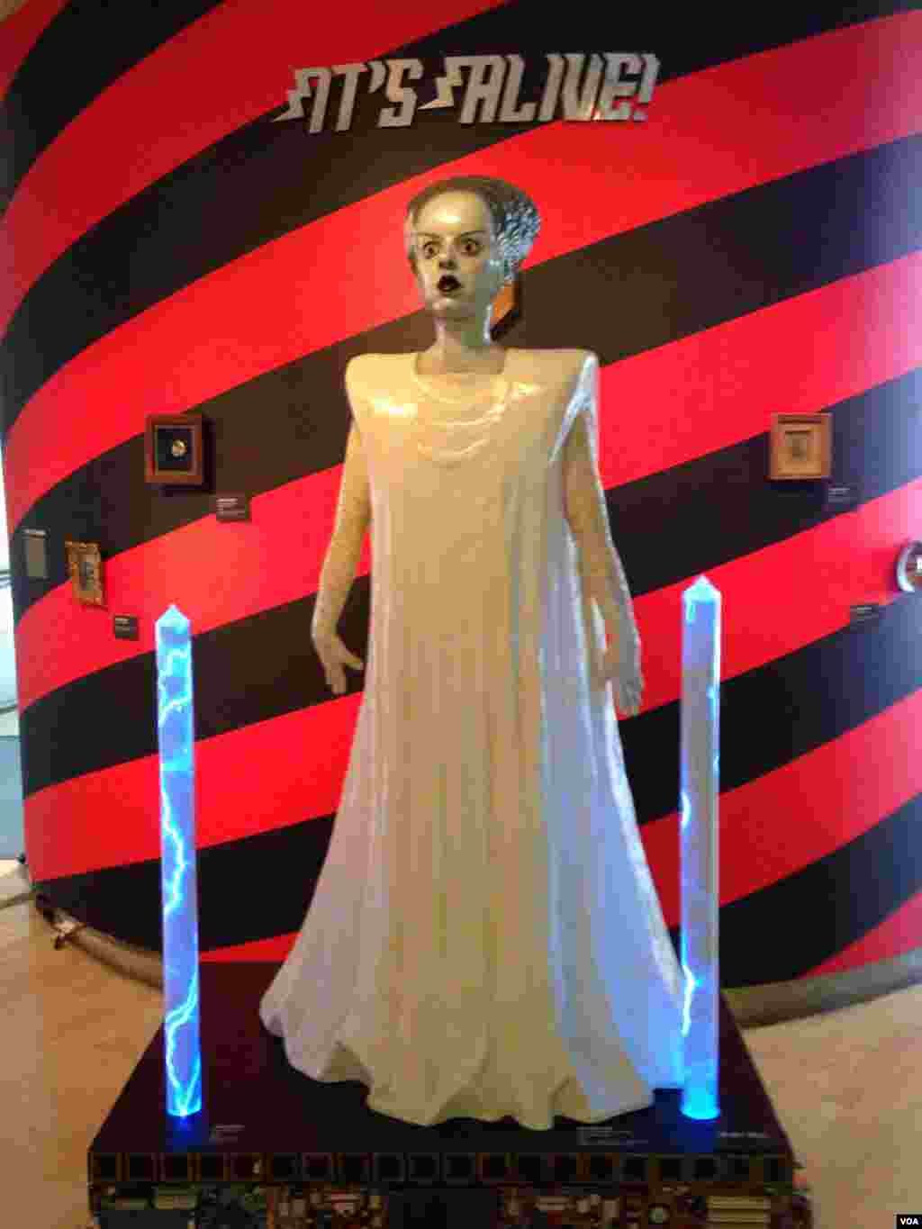 "The Bride of Frankenstein" by Adam Kurtzman at the "Human, Soul and Machine: The Coming Singularity" exhibit at the American Visionary Art Museum in Baltimore, Maryland. (Julie Taboh/VOA)