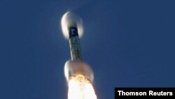 아랍에미리트(UAE)의 화성 탐사선 ‘아말’(Hope Probe)이 H-2A 로켓에 탑재돼 20일 일본 다네가시마 우주센터에서 발사됐다. 