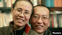 刘晓波的家人2010年10月发布的照片显示刘晓波和妻子刘霞