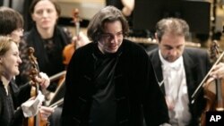 Pianis ternama Turki, Fazil Say (tengah) diadili atas tuduhan melakukan penghinaan agama (foto: dok).