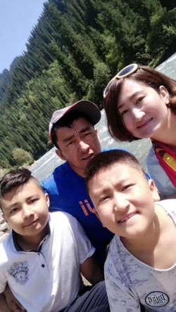 Renagul Gheni, right, is with her kids and husband in this undated photo. (Photo courtesy of Kalbinur Gheni)