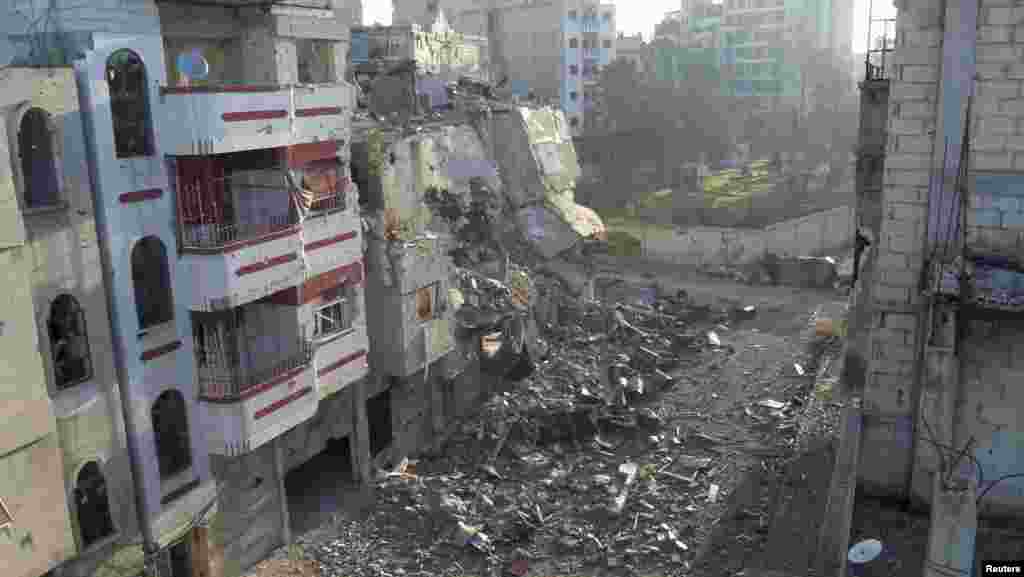 Damaged buildings are seen in Al-Khalidiya neighborhood of Homs, Syria, December 16, 2012. 
