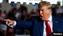 Овој потег ќе го изложи на вкрстено испрашување од обвинители кои ќе се обидат да извлечат штетни информации од него додека е под заклетва