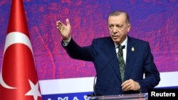 Presiden Turki Recep Tayyip Erdogan menyampaikan pesannya kepada wartawan dalam konferensi pers KTT G20 di Media Center, BICC, Nusa Dua, Kabupaten Badung, Bali, 16 November 2022. (Foto: Aditya Pradana Putra/G20 Media Center via REUTERS)