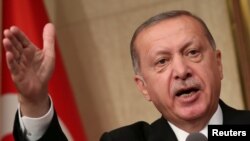 Presiden Turki Tayyip Erdogan berpidato di Istana Presiden di Ankara, 15 Juli 2018.