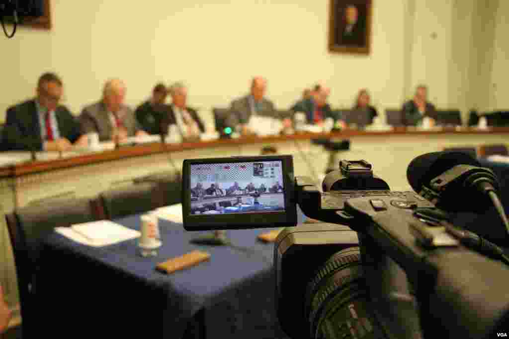 Subcommittee on Asia and the Pacific of the U.S. House of Representatives launched an open hearing on &ldquo;Cambodia&#39;s Descent: Policies to Support Democracy and Human Rights&rdquo; on Tuesday December 12, 2017 at the Rayburn House Office Building. (Sreng Leakhena/VOA Khmer)&nbsp;