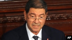 Firayim Ministan Tunisia Habib Essid yana jawabi akan harin da 'yan ta'ada suka fara kaiwa kafin dubunsu ya cika yau Litinin