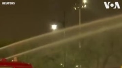 'Yan sandan kwantar da tarzoma sun fesa ruwa mai borkono a dubun dubatar masu zanga-zangar Thailand dake neman a sauke gwamnatin kasar