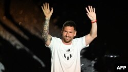 Argentinska fudbalska zvezda Lionel Mesi na stadionu Inter Majamija u Fort Loderedejlu na Floridi, 16. jula 2023. (Foto: AFP/Chandan Khanna)