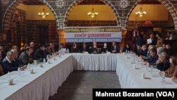 Bünyesinde 100’ü aşkın sendika, dernek ve meslek odası bulunan Diyarbakır Kent Koruma ve Dayanışma Platformu üyeleri Ankara’da temaslarda bulunuyor.