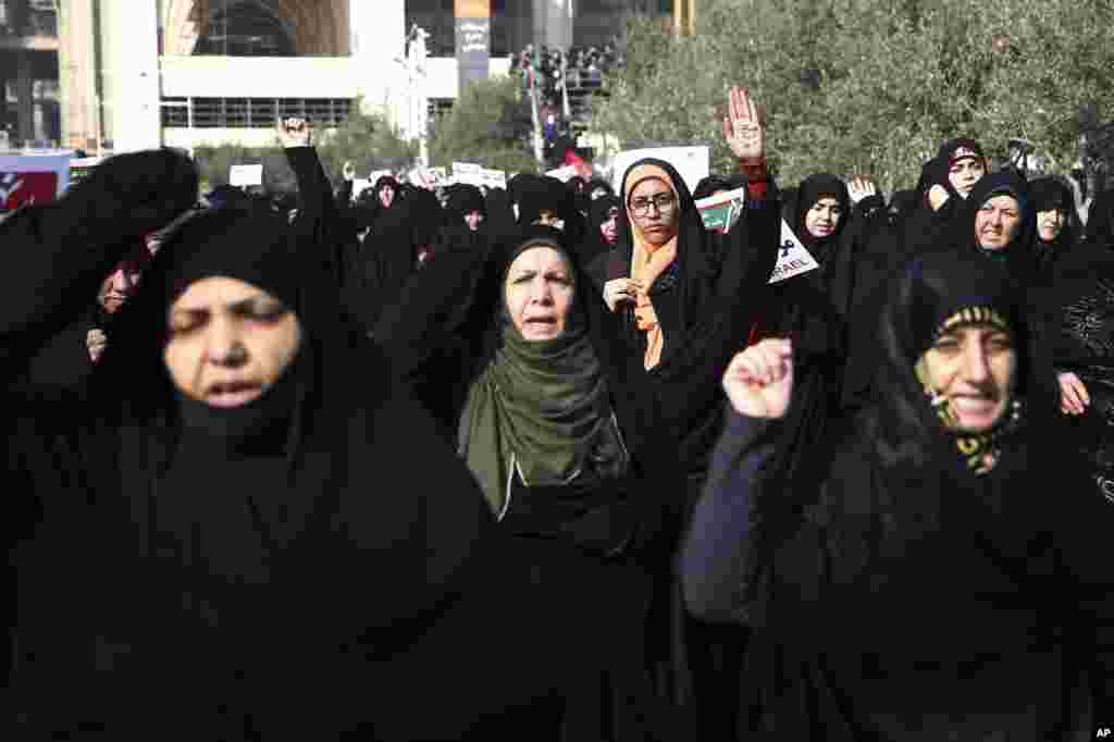 Iranian protesters chant slogans at a rally in Tehran, Iran, Dec. 30, 2017. Iranian hard-liners rallied Saturday to support the country&#39;s supreme leader and clerically overseen government as spontaneous protests sparked by anger over the country&#39;s ailing economy roiled major cities in the Islamic Republic.