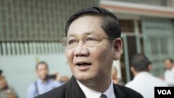 លោក ថាច់ សេដ្ឋា អតីតសមាជិកព្រឹទ្ធសភា ចូលរួមកម្មវិធីរំឭកខួប៧០ឆ្នាំនៃការបាត់បង់ទឹកដីកម្ពុជាក្រោម ដែលធ្វើឡើងនៅខណ្ឌសែនសុខ រាជធានីភ្នំពេញ កាលពីថ្ងៃទី៤ ខែមិថុនា ឆ្នាំ២០១៩។ (អូន ឆេងប៉រ/VOA)