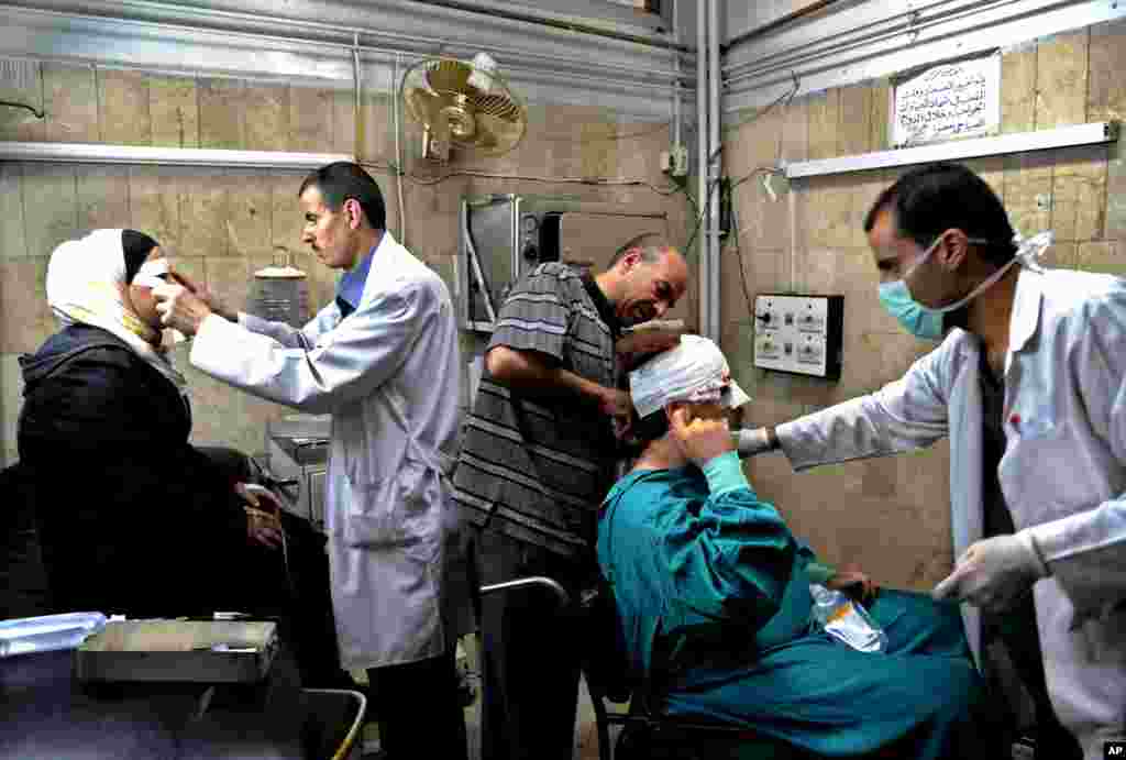 Syrian doctors treat citizens who were injured in an explosion in the central district of Marjeh, Damascus, Syria, April 30, 2013. 