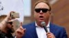 Twitter Bekukan Akun Tokoh Ekstrem Kanan AS, Alex Jones