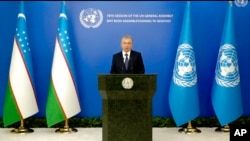 O'zbekiston Prezidenti Shavkat Mirziyoyev BMT Bosh assambleyasi yig'inida videomurojaat orqali ishtirok etmoqda, 2021-yil, 21-sentabr.