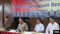 Konferensi Hari Kesiapsiagaan Bencana di Kantor Badan Nasional Penanggulangan Bencana (BNPB) Rabu (26/4). (VOA/Fathiyah Wardah)