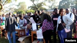 Voters queue to cast their ballots in Malawi's presidential and legislative elections, in Lilongwe, Malawi, May 21, 2019.