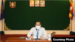 ​លោក​គឹម សន្តិភាព ​រដ្ឋ​លេខាធិការ​ម្នាក់​នៃ​ក្រសួង​យុត្តិធម៌ ថ្លែងនៅក្នុងកិច្ចប្រជុំអំពីបញ្ហាកកស្ទះសំណុំរឿងក្តីនៅតុលាការ នៅក្រសួងយុត្តិធម៌កម្ពុជា រាជធានីភ្នំពេញ ថ្ងៃទី១២ ខែឧសភា ឆ្នាំ២០២០។ (រូបថតដោយក្រសួងយុត្តិធម៌)