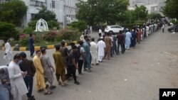 რიგი ვაქცინაციაზე პაკისტანში