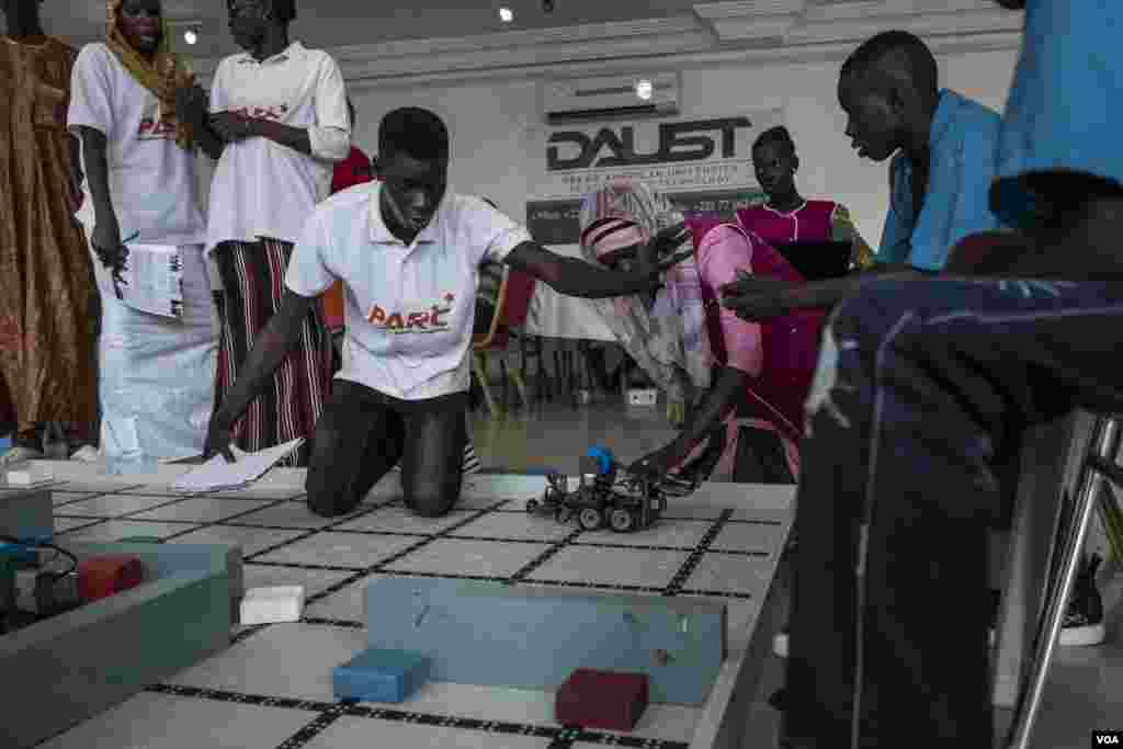 Students test at their robot at the 2017 Pan-African Robotics Competition in Dakar, Senegal, May 19, 2017. (R. Shryock/VOA)