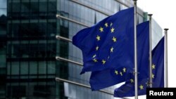 Земјите-членки на ЕУ беа ангажирани во повеќемесечни расправии околу фондот, наречен Европски мировен фонд, со Франција и Германија во центарот на поголемиот дел од дебатата.