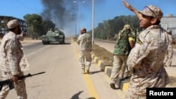 Soldiers from a force aligned with Libya's new unity government advance on the southeastern outskirts of the Islamic State stronghold of Sirte, June 9, 2016. 