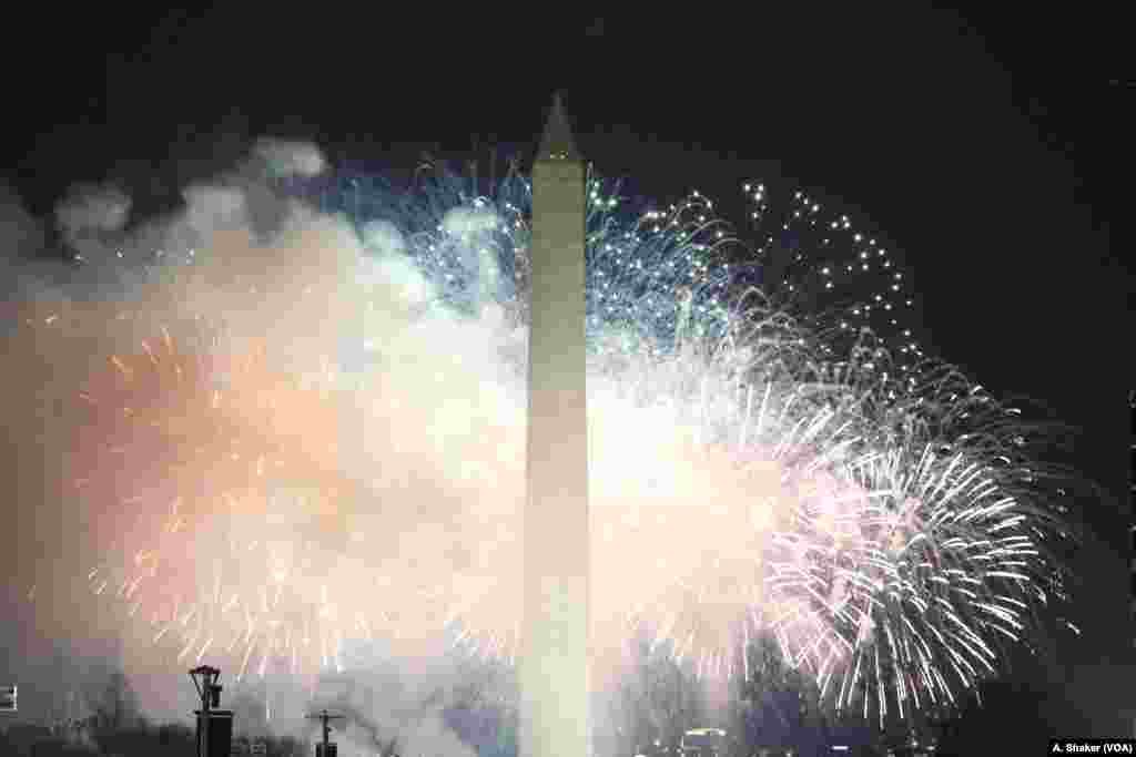 Fireworks explode above the Washington Monument during a presidential inauguration concert in Washington, D.C., Jan. 19, 2017.